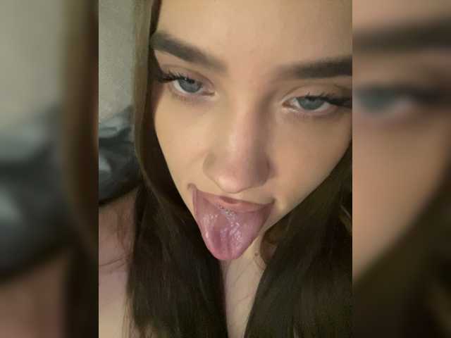 Glossmixdoll live cam on BongaCams