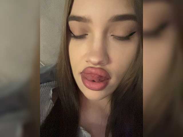 Glossmixdoll live cam on BongaCams