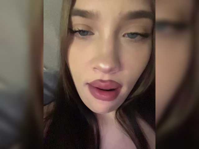 Glossmixdoll live cam on BongaCams