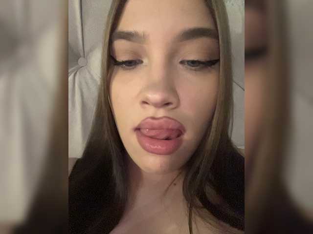 Glossmixdoll live webcam show