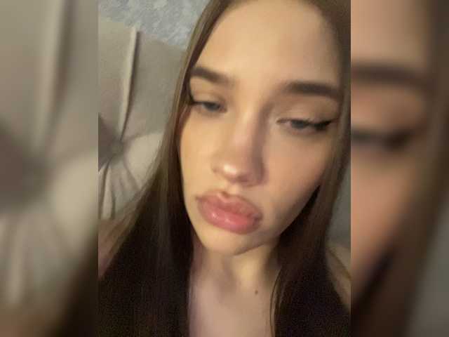 Glossmixdoll live cam on BongaCams