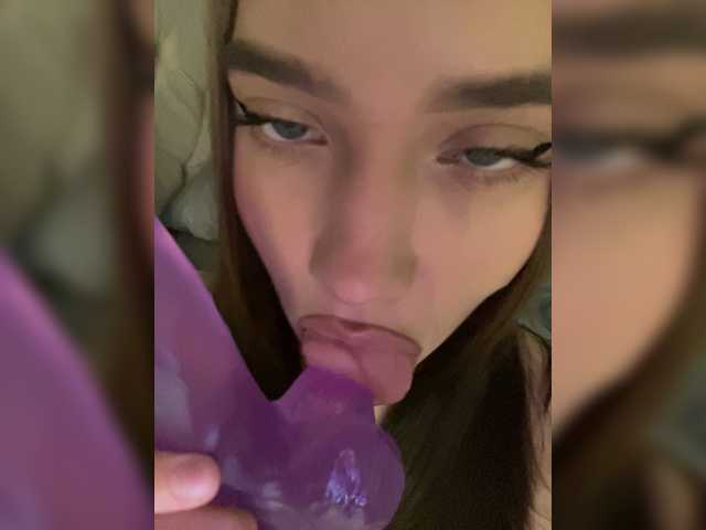 Glossmixdoll live cam on BongaCams