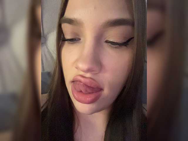 Glossmixdoll live cam on BongaCams