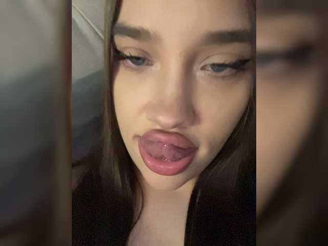 Glossmixdoll live cam on BongaCams