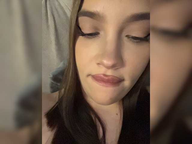 Glossmixdoll live cam on BongaCams