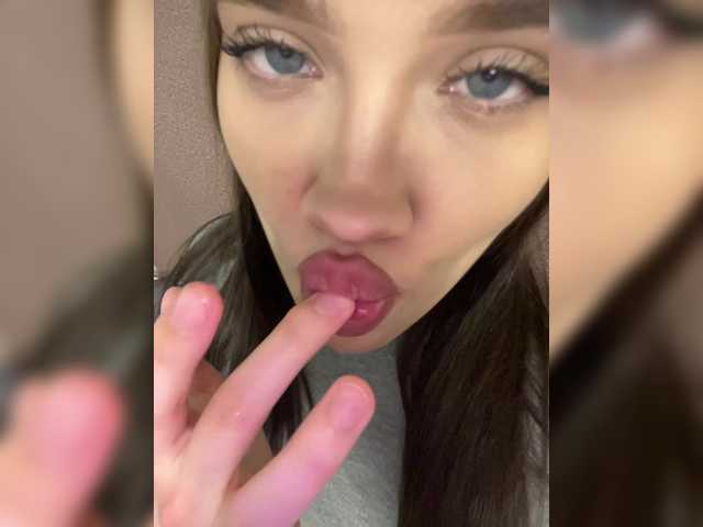Glossmixdoll live cam on BongaCams