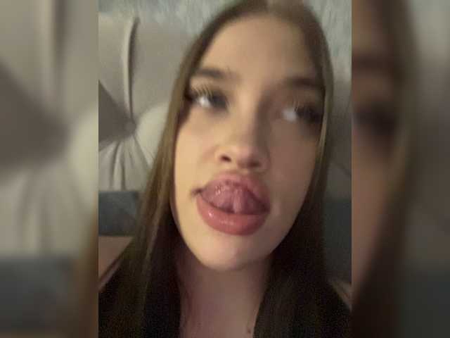 Glossmixdoll live cam on BongaCams
