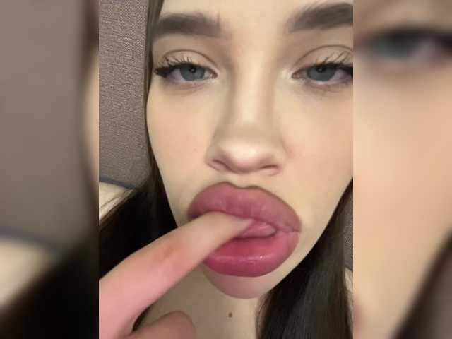 Glossmixdoll live cam on BongaCams