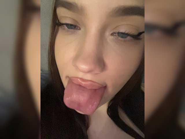 Glossmixdoll live cam on BongaCams
