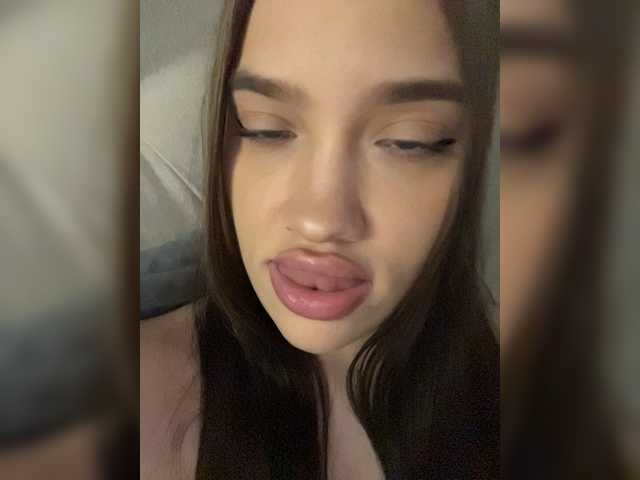 Glossmixdoll live cam on BongaCams