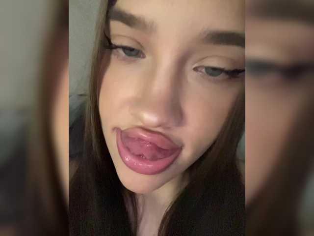 Glossmixdoll live cam on BongaCams