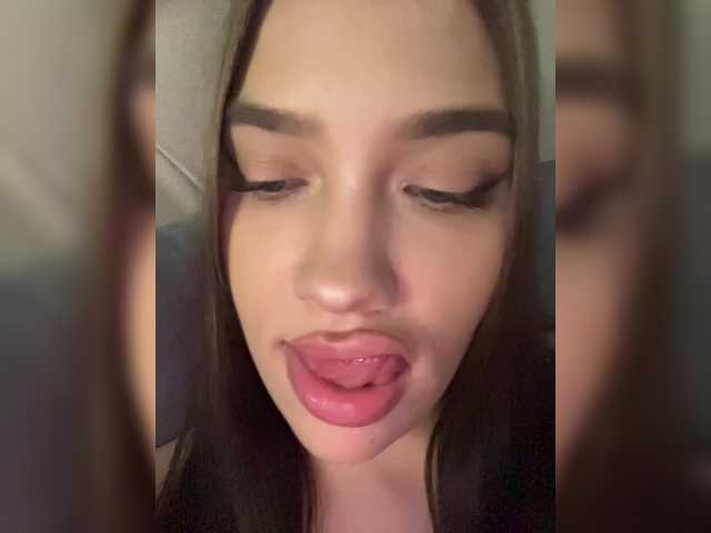 Glossmixdoll live cam on BongaCams