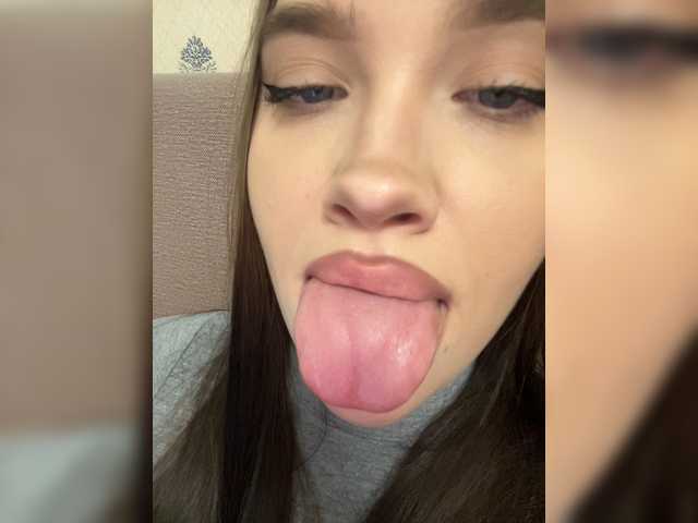 Glossmixdoll live cam on BongaCams