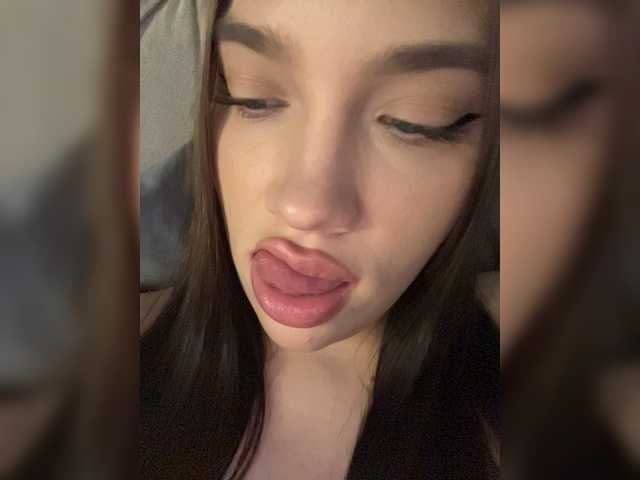 Glossmixdoll live cam on BongaCams