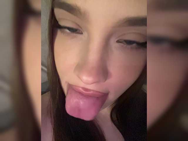 Glossmixdoll live cam on BongaCams