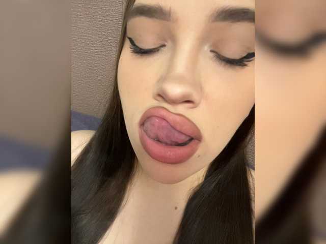 Glossmixdoll live webcam show