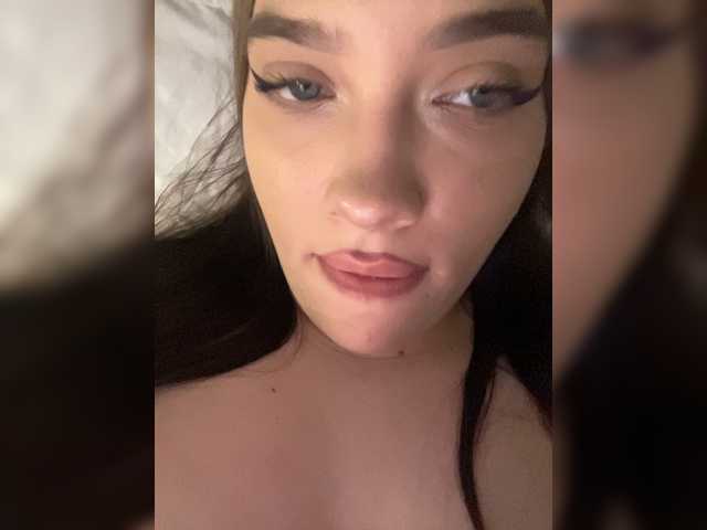 Glossmixdoll live webcam show
