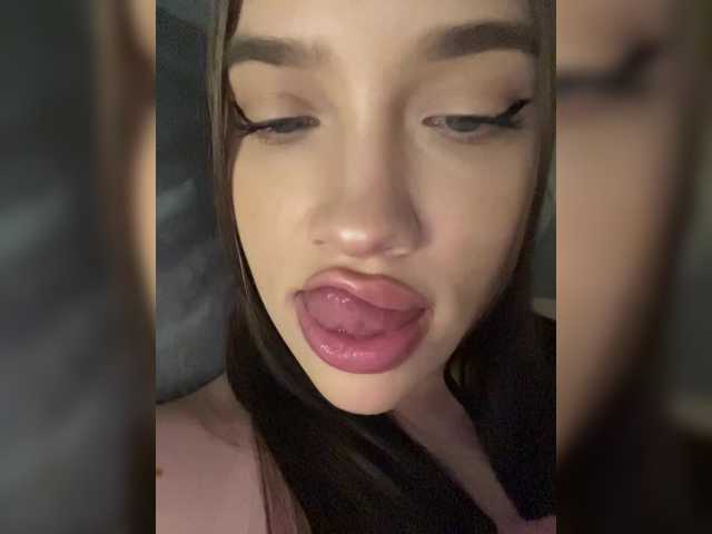 Glossmixdoll live cam on BongaCams