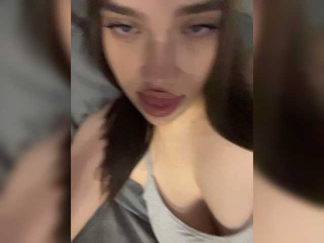 Glossmixdoll live cam on BongaCams