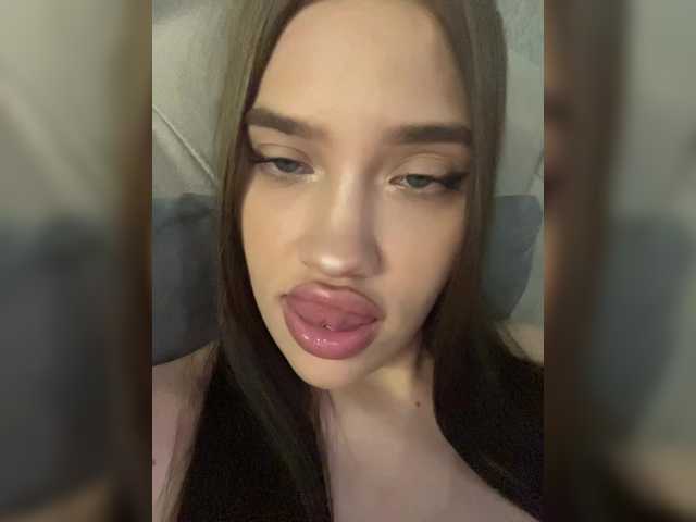 Glossmixdoll live cam on BongaCams