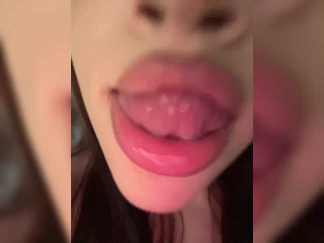 Glossmixdoll live cam on BongaCams