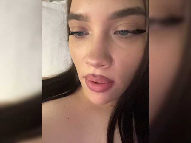 Glossmixdoll live cam on BongaCams