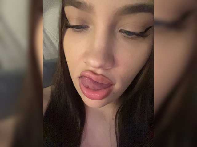 Glossmixdoll live cam on BongaCams