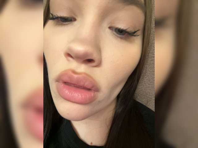 Sex chat gratuit in direct cu Glossmixdoll pe BongaCams