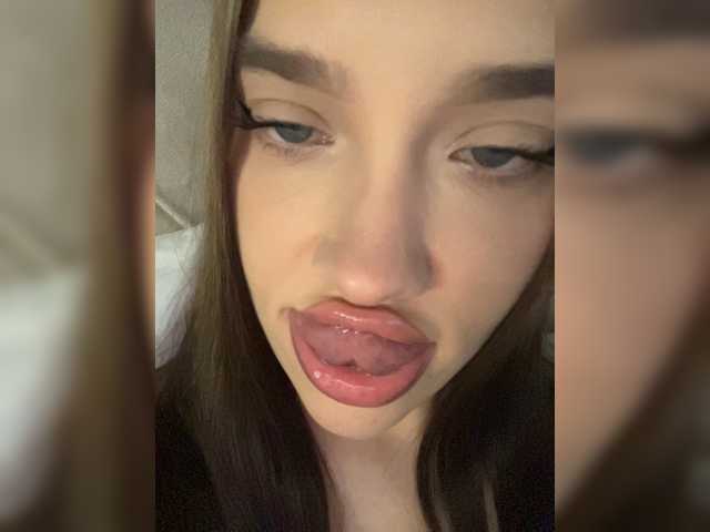 Glossmixdoll live cam on BongaCams