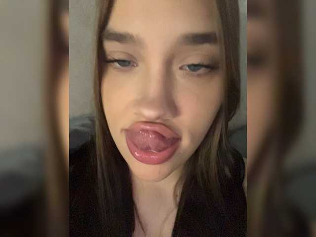 Glossmixdoll live cam on BongaCams