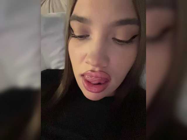 Glossmixdoll live cam on BongaCams