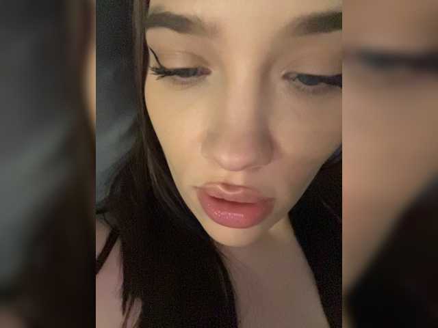 Glossmixdoll live cam on BongaCams