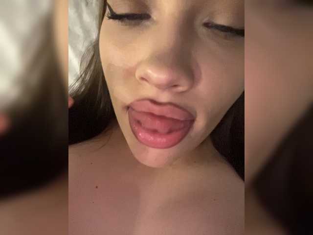 Glossmixdoll live cam on BongaCams