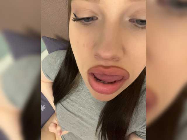 Glossmixdoll live cam on BongaCams