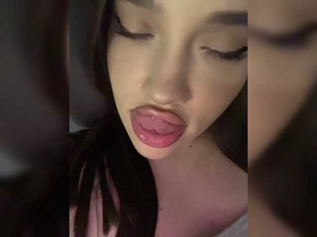 Glossmixdoll live cam on BongaCams