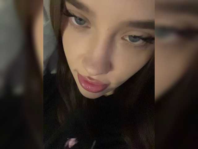 Glossmixdoll live cam on BongaCams