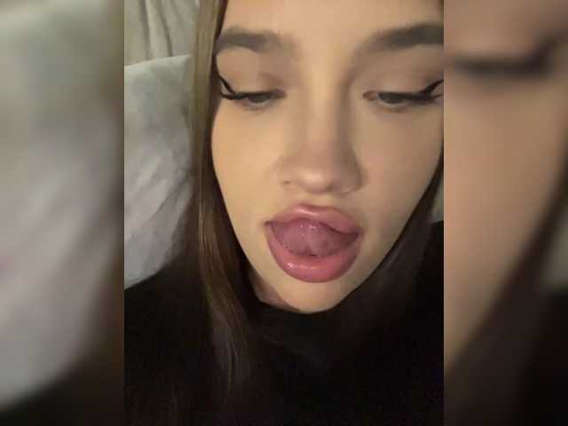 Glossmixdoll live cam on BongaCams