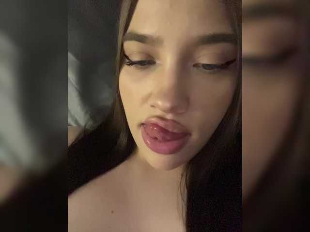 Glossmixdoll live cam on BongaCams