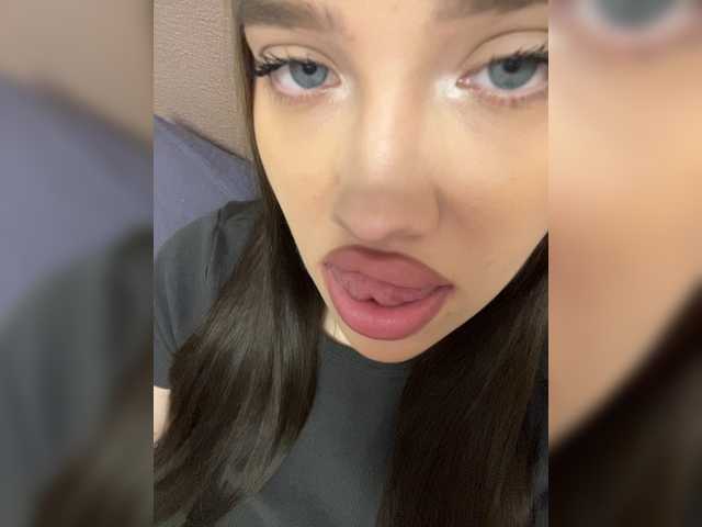 Glossmixdoll live cam on BongaCams