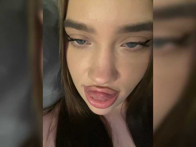 Glossmixdoll live cam on BongaCams