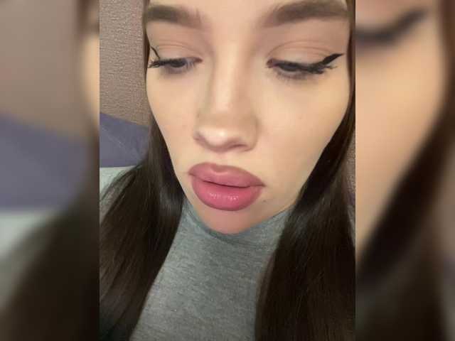 Glossmixdoll live cam on BongaCams