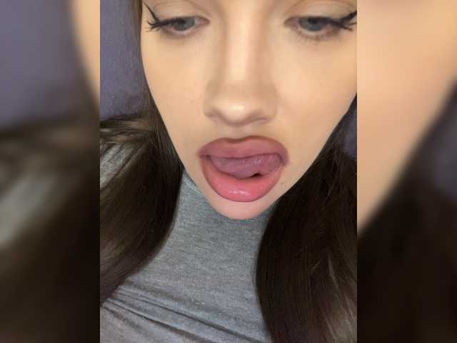 Glossmixdoll live cam on BongaCams