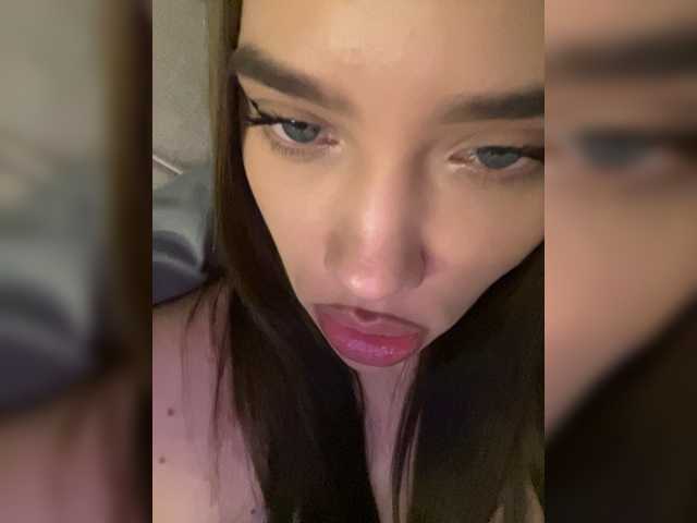 Glossmixdoll live cam on BongaCams