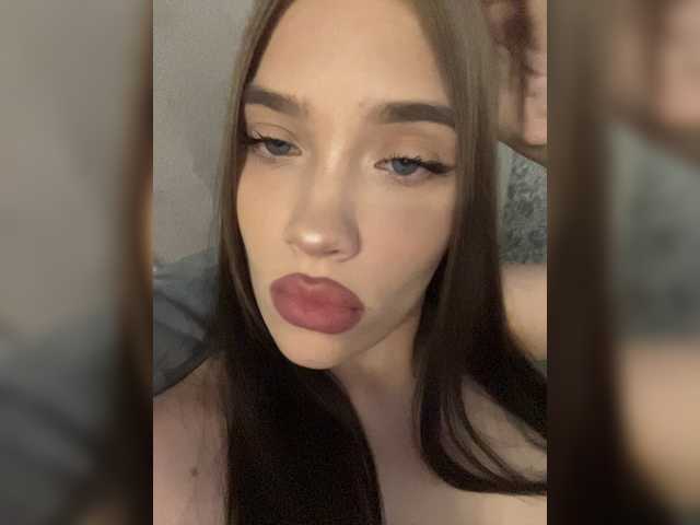Glossmixdoll live cam on BongaCams