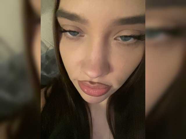 Glossmixdoll live cam on BongaCams