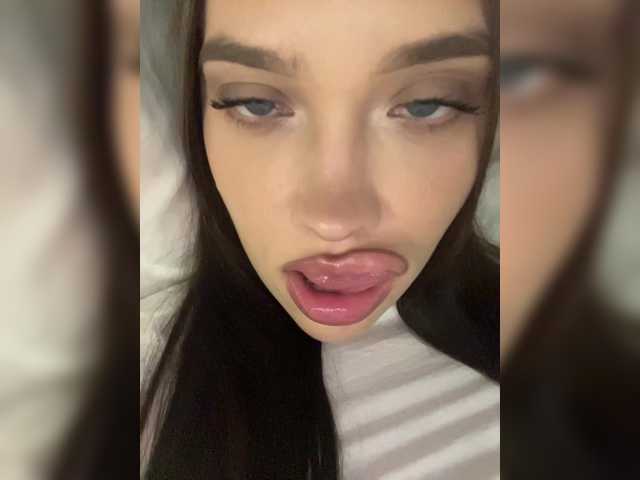Glossmixdoll live cam on BongaCams