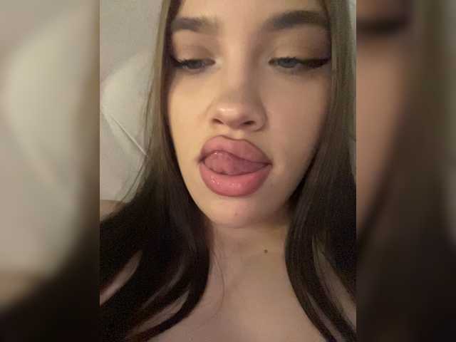 Glossmixdoll live cam on BongaCams
