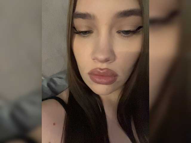 Glossmixdoll live cam on BongaCams
