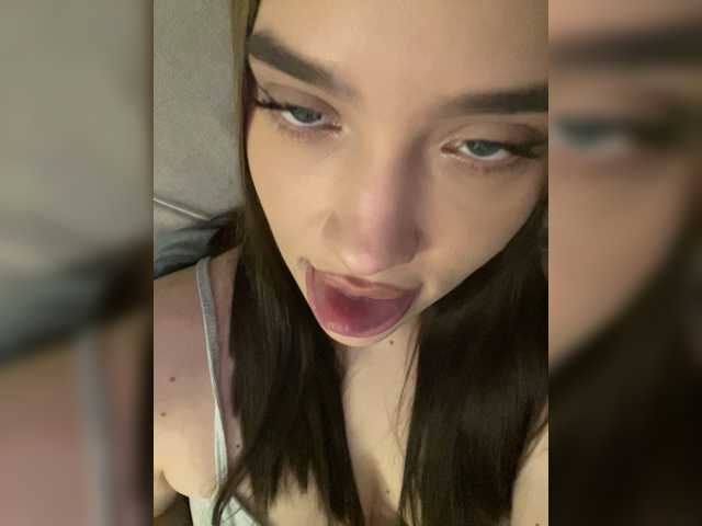 Glossmixdoll live cam on BongaCams