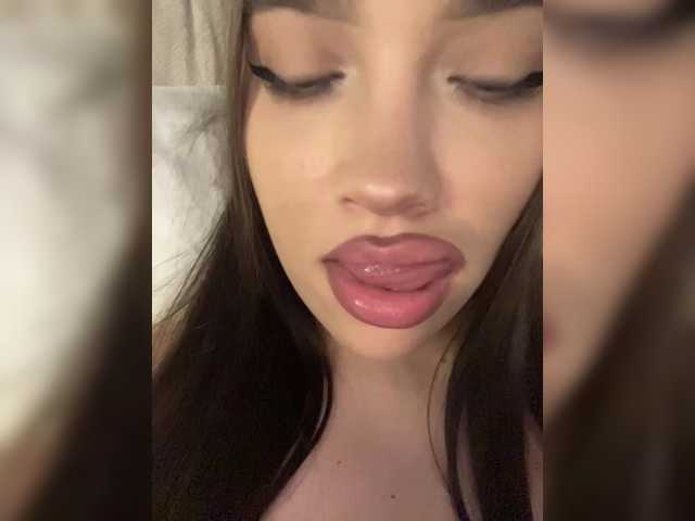 Glossmixdoll live webcam show